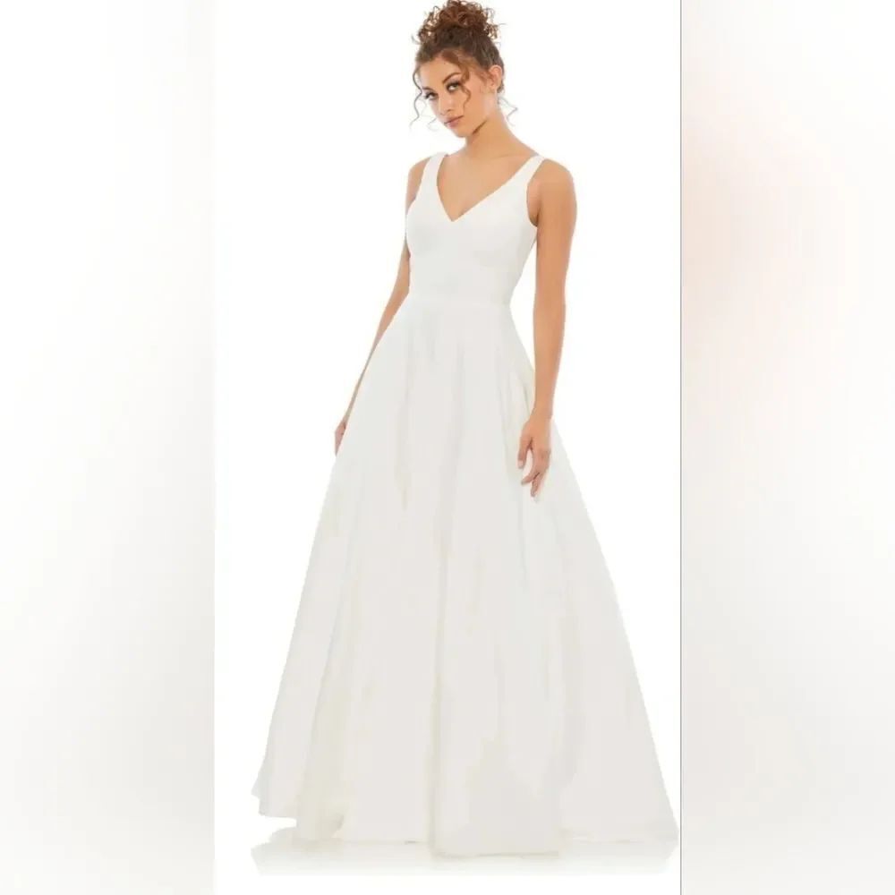 Mac Duggal 48924 Classic Sleeveless A-Line Gown with Pockets NWT Size 2 White